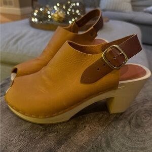 Bryr Tan Leather Women's Mules with Buckle Size 8